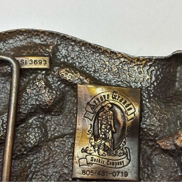 Vintage Arroyo Grande Hawaii Surf Scene Textured 3D Brass & Enamel Belt Buckle - Picture 4 of 7